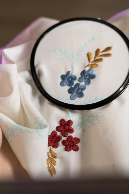 przykład haftu na tkaninie